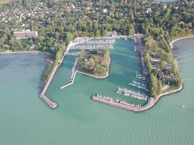 Crystal F Apartamento